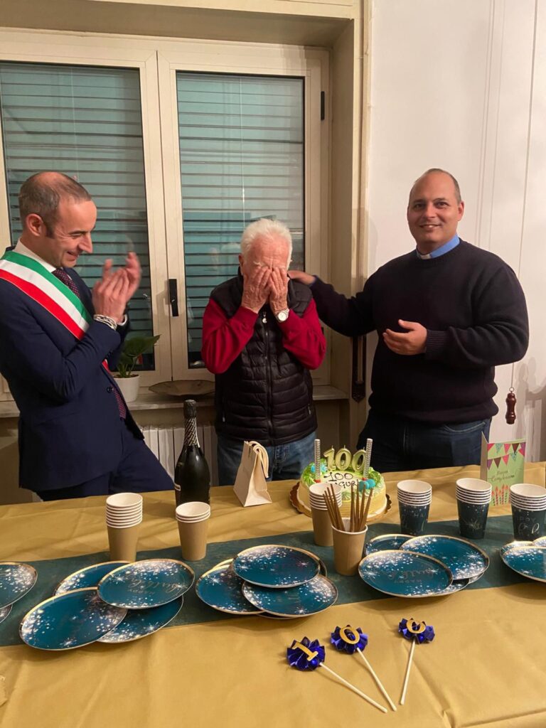 il-consigliere-Turco-con-lispettore-Grandinetti-e-il-parroco-della-Chiesa-di-San-Giuseppe.