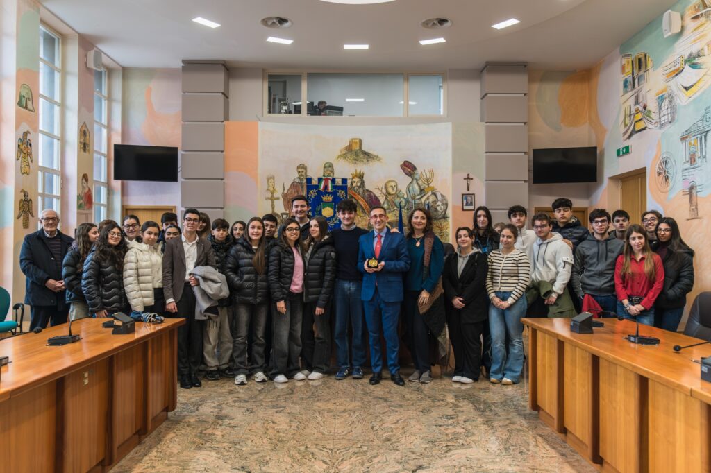 Missione Plasma Observatory: Cosenza protagonista della ricerca spaziale europea 52 il consiglio comunale dei giovani con il prof.Valentini