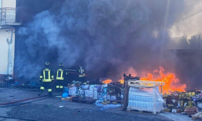 incendio deposito commerciale lamezia 01
