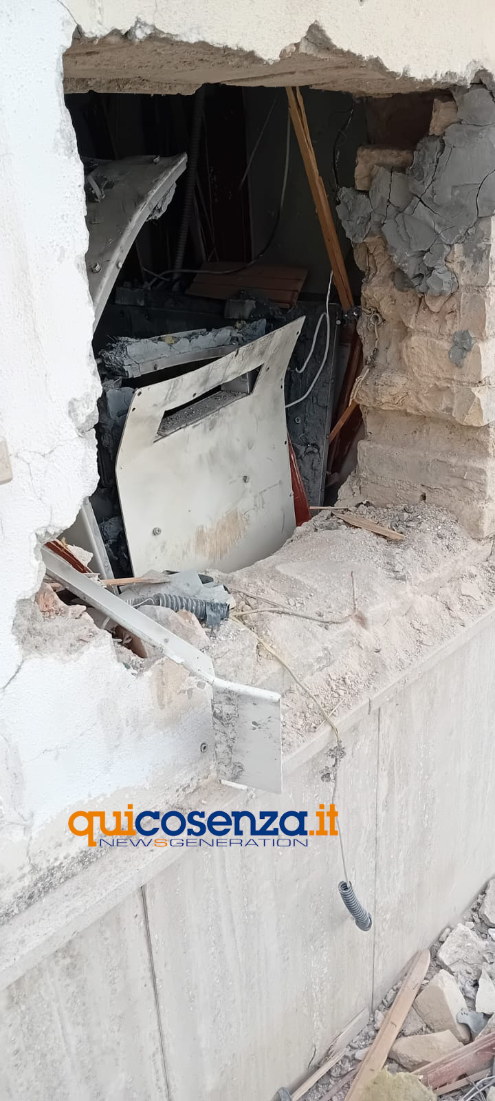 Assalto al Postamat di San Marco Argentano: è il quarto colpo in pochi giorni nel Cosentino 52 postamat san marco assalto poste 02
