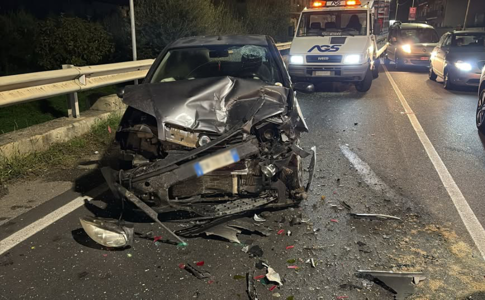 statale 106 incidente località toscano