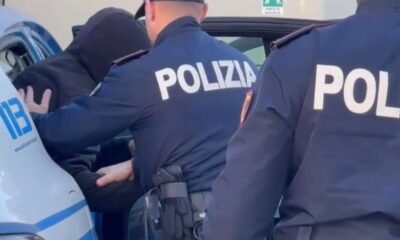 Abusi polizia arresto