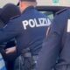 Tenta di uccidere il 'rivale' in amore con un coltello: la Polizia blocca un 37enne 77 Abusi polizia arresto