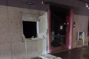 Nuovo assalto all'Atm in Calabria: è il quinto colpo. Bottino da 200mila euro 53 assalto Atm