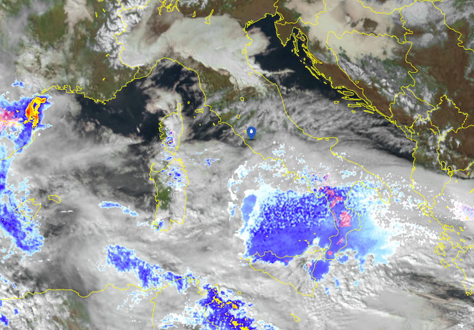 Calabria ciclone mediterraneo satellite