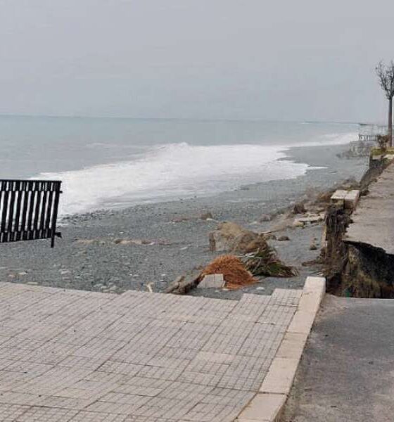 Ciclone Harry lungomare Melito porto salvo fondi