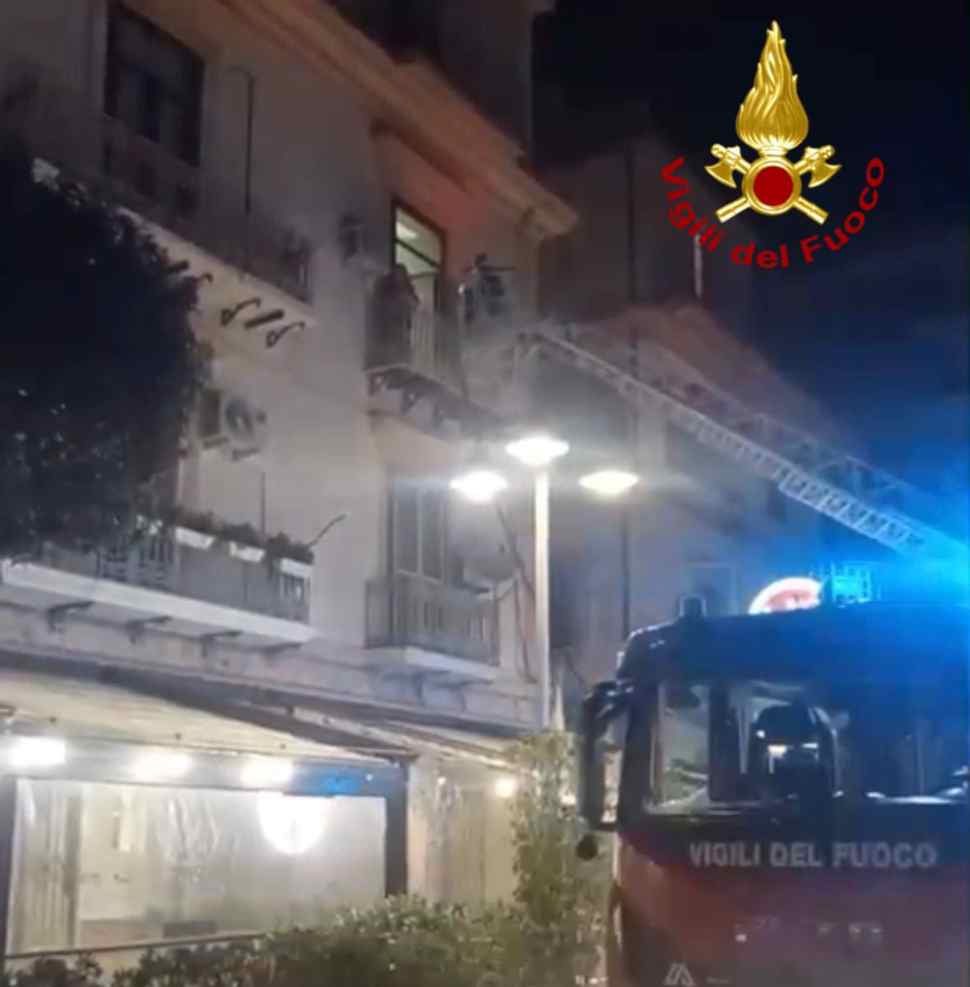 Esplode una bombola di gas in un appartamento, un giovane ferito e 9 famiglie evacuate 53 bombola