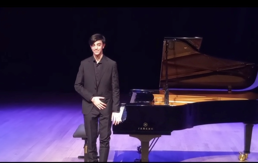 A 14 anni conquista Parigi: Francesco Policaro, giovane pianista cosentino, incanta il Conservatorio “Maurice Ravel” 53 Francesco Policaro_cosenza pianista