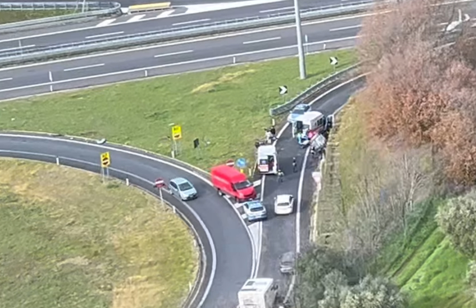 Grave incidente sulla A2 a Tarsia: Opel Astra si ribalta, donna ferita e trasportata a Cosenza in elisoccorso 52 Incidente Tarsia A2