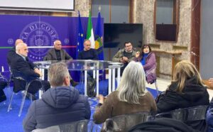 Cosenza, gli ambulanti del mercato di Lungo Busento: «Vogliamo vivere e non sopravvivere» 52 Incontro commercianti Lungo Busento mercato 02