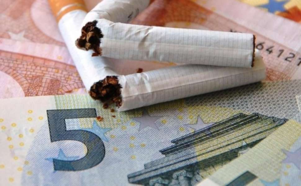 Contro il tabagismo, parte la campagna per aumentare di 5 euro il prezzo delle sigarette 52 Lotta Tabagismo aumento 5 euro raccolta firme 03