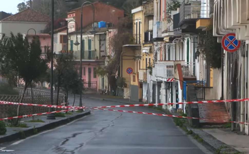Maltempo devastante, danni del ciclone Harry: «subito un fondo straordinario, Comuni lasciati soli» 52 Maltempo ciclone Harry calabria 01