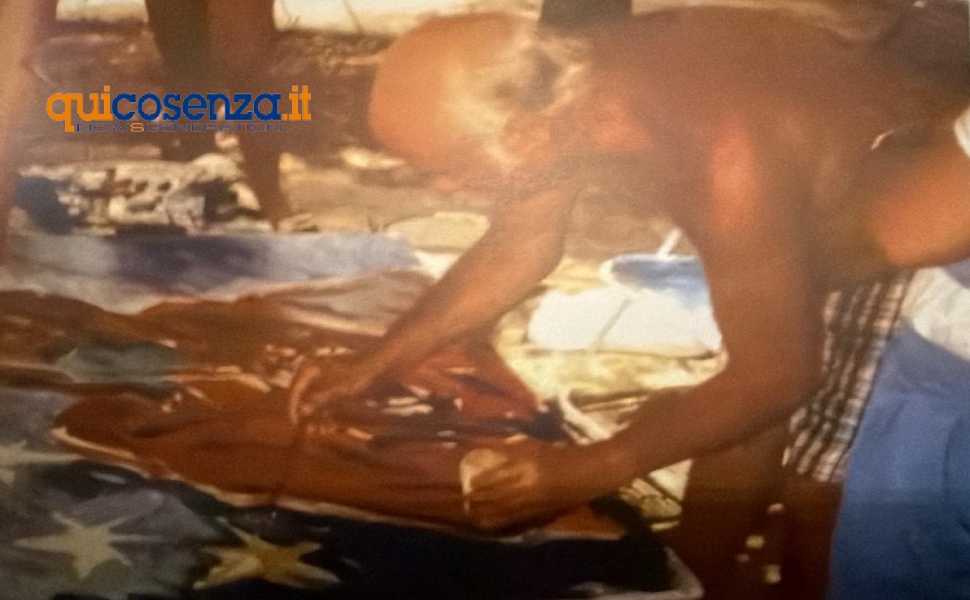 Mimmo Rotella a Sangineto dipinge San Francesco di Paola 2