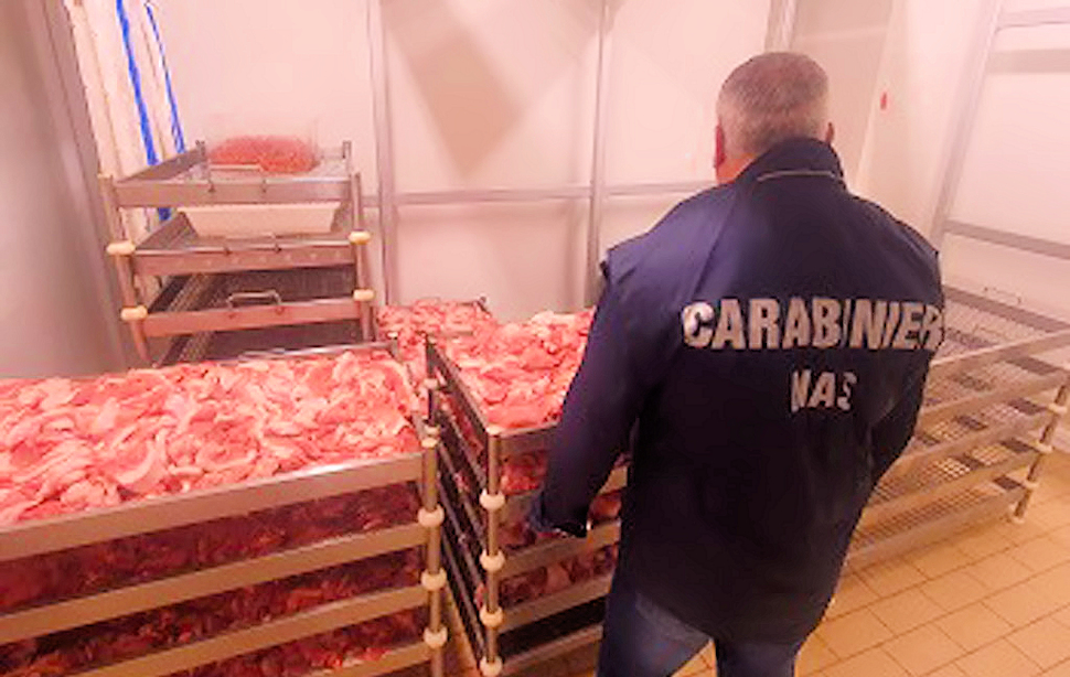 NAS nelle macellerie: sequestrati 11 KG di carne, sospeso laboratorio abusivo per insaccati 51 Nas Carne