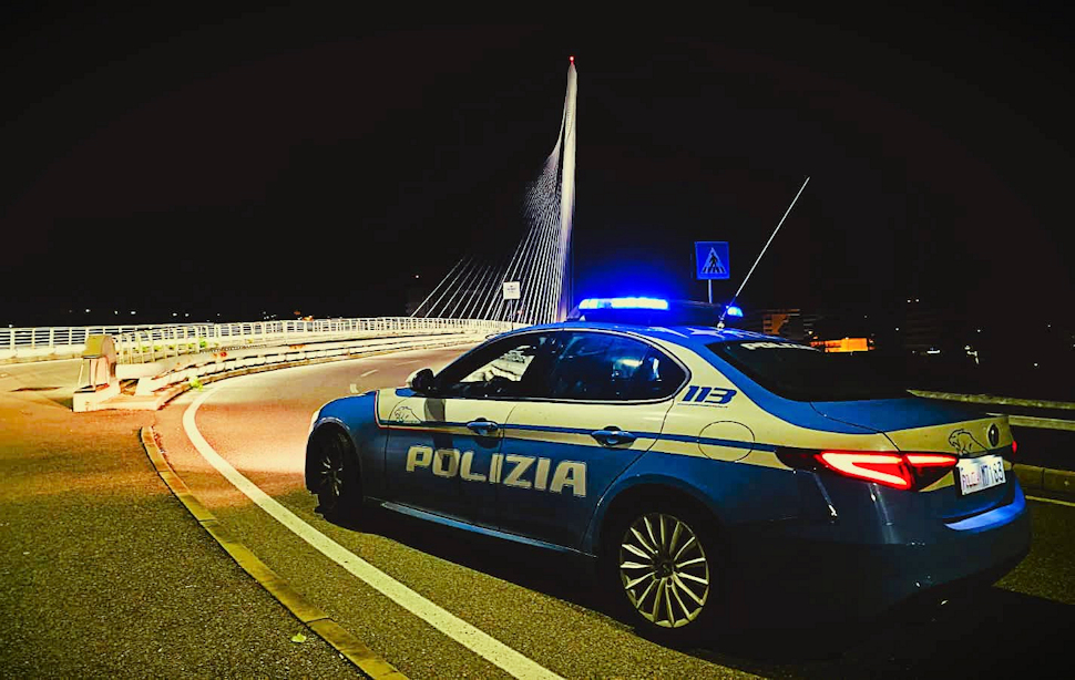 Polizia Cosenza controlli auto