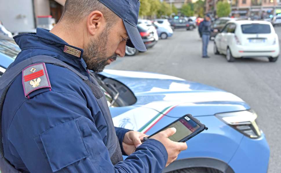 Polizia controlli droga cosenza 02