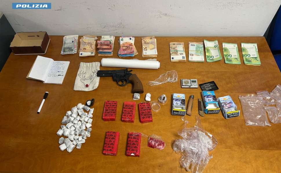 Polizia controlli droga cosenza