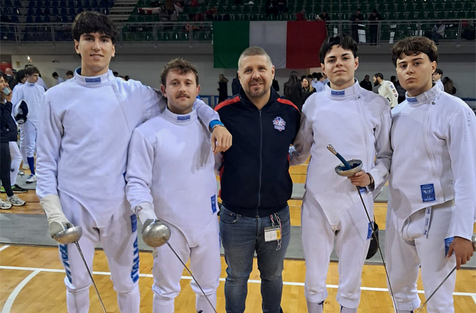 Il Club Scherma Cosenza trionfa nella Serie C2 di spada: è promozione in C1 51 Club Scherma Cosenza