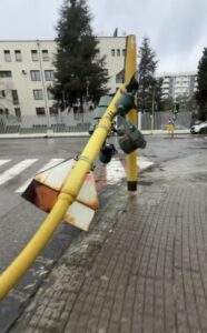 Giornata nera per Cosenza tra forte maltempo e crisi idrica: semaforo e alberi caduti in strada 54 Senza titolo12