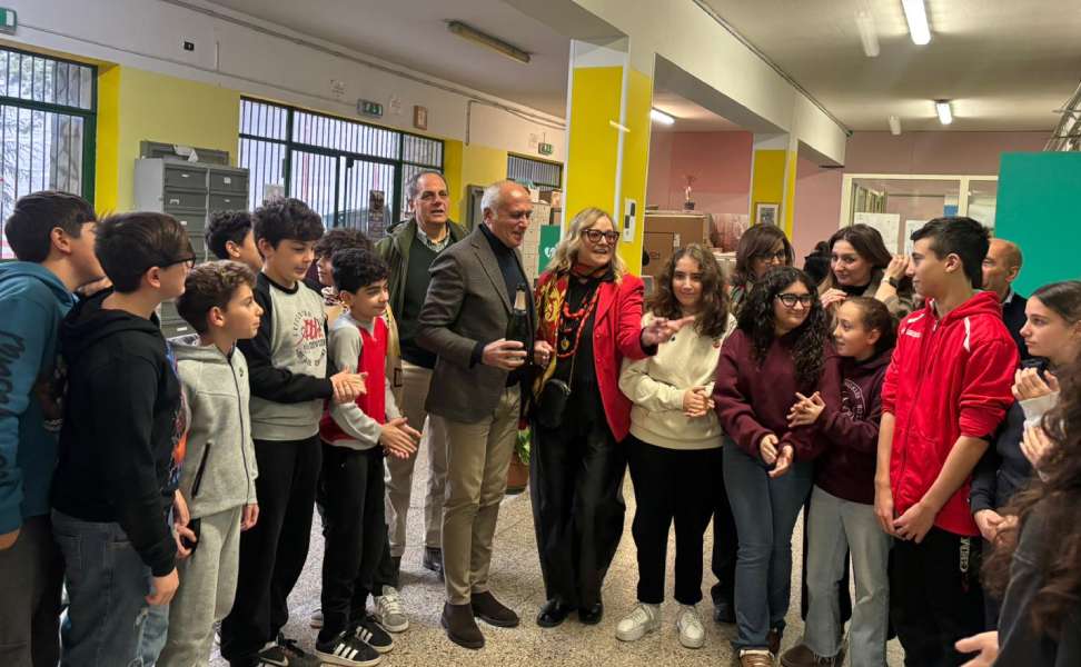 Cosenza: consegnate le nuove aule della scuola “Roberta Lanzino” di via Negroni 51 Sindaco scuola via Negroni nuove aule 02