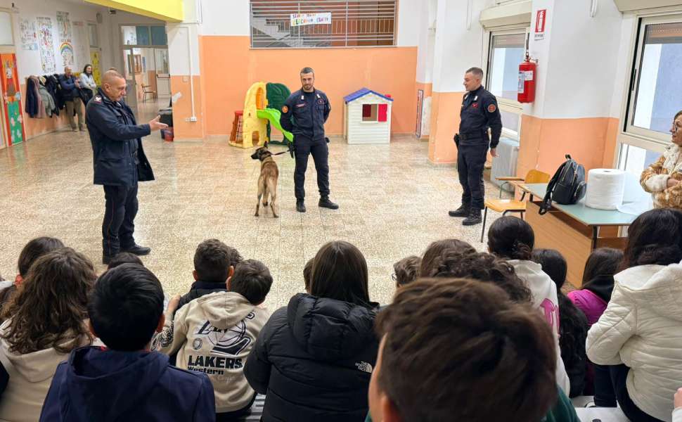 Cani antiveleno scuola - carabinieri 02