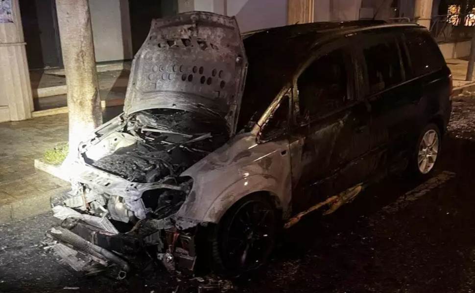 auto fiamme rossano opel zafira