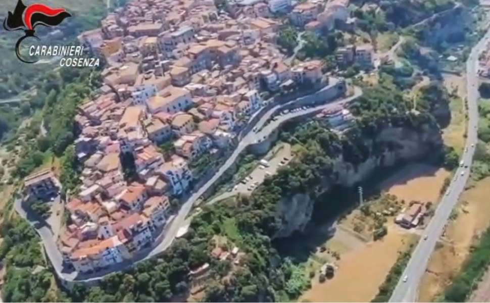 carabinieri 7 arresti occhiuzzi latitante