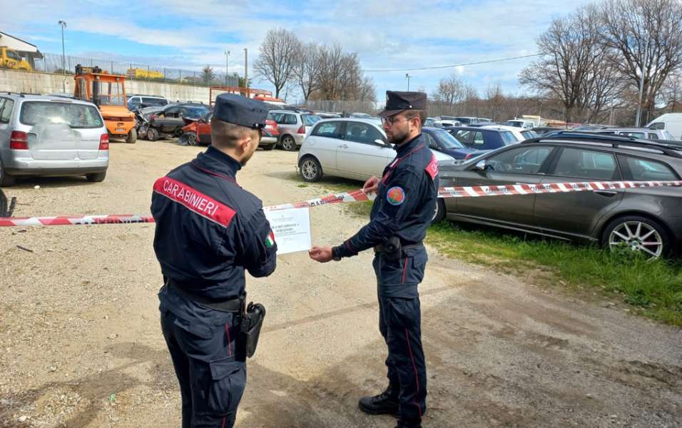 carabinieri carcasse auto sequestro