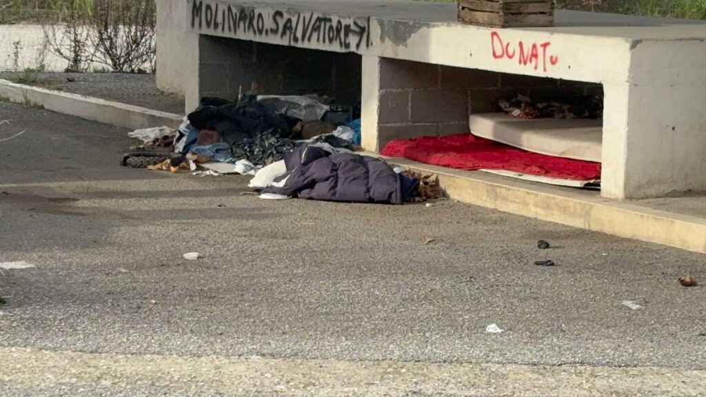 Vaglio Lise (ancora) nel degrado totale: la stazione di Cosenza è un vero e proprio 'Sottosopra' 57 degrado stazione cosenza 9