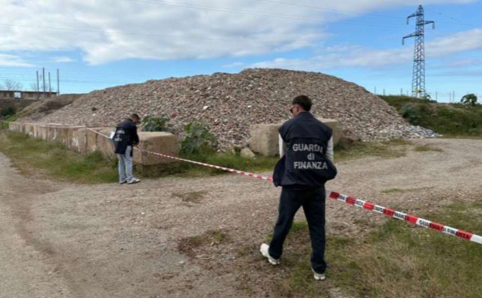 guardia finanza sequestro rifiuti edili 03