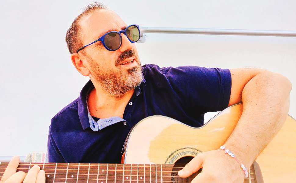 Cantautore e poliziotto: Luca Andrieri e il nuovo singolo dedicato alla divisa e al sacrificio 52 luca andrieri cantautore e poliziotto
