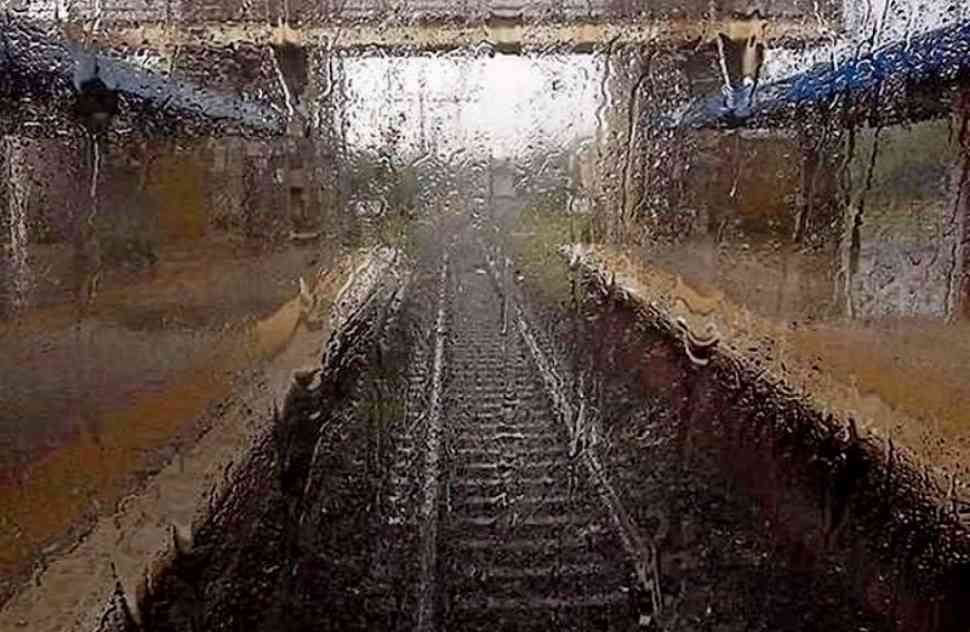 Ondata di maltempo in Calabria, circolazione ferroviaria in ripresa nella regione 51 pioggia-binari-treno-maltempo calabria