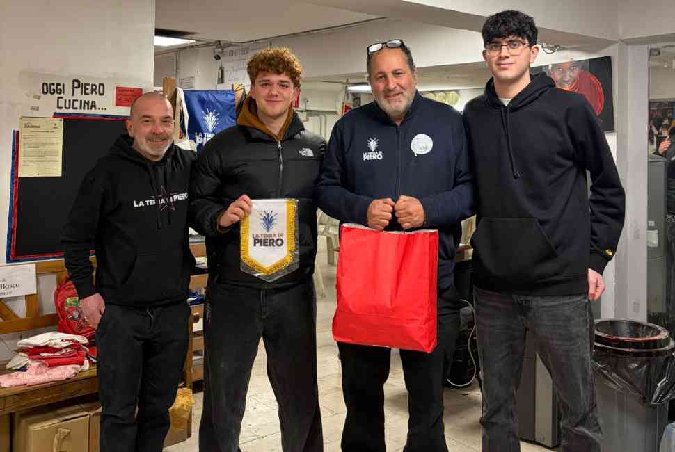 Il liceo Pitagora di Rende dona 300 euro di farmaci alla Terra di Piero 51 rende-pitagora-consegna-farmaci-terra-di-piero.