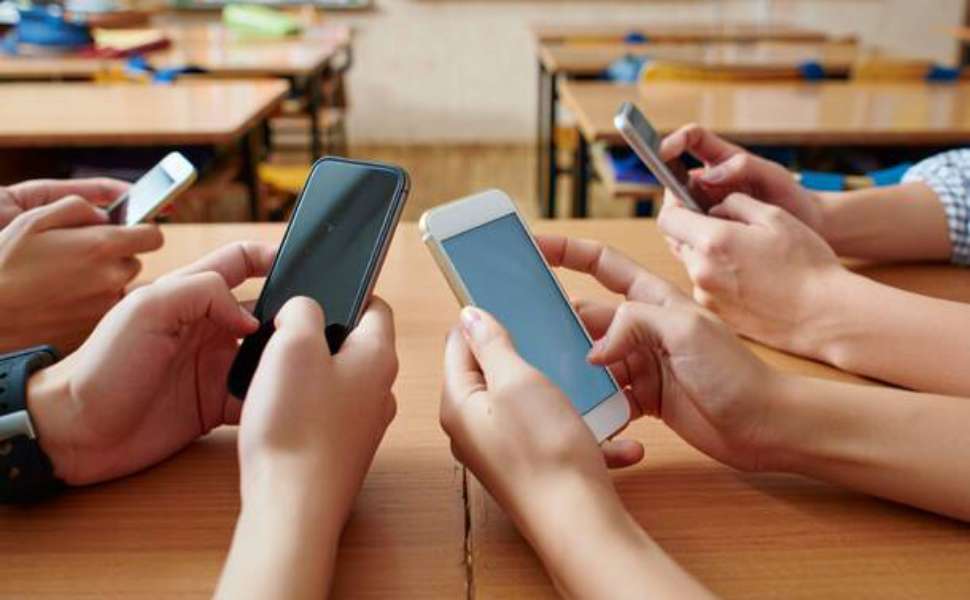 studenti smartphone 02