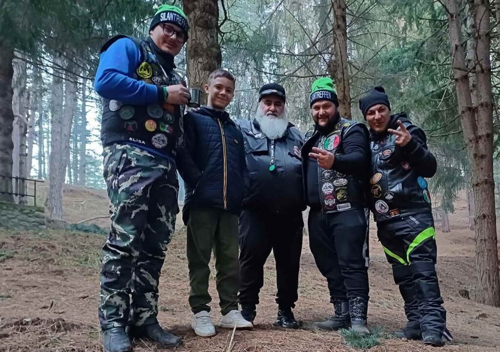 ugo-caputo-con-amici