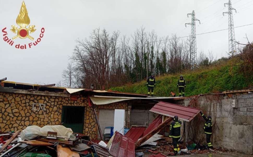 vigili del fuoco vento danni ciclone harry