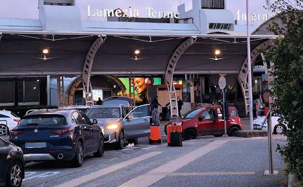 Aeroporto di Lamezia Terme parcheggi