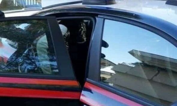 Arresto carabinieri rapina coltello sparatoria estorsione