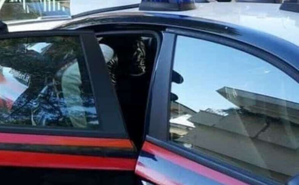 Arresto carabinieri rapina coltello sparatoria estorsione
