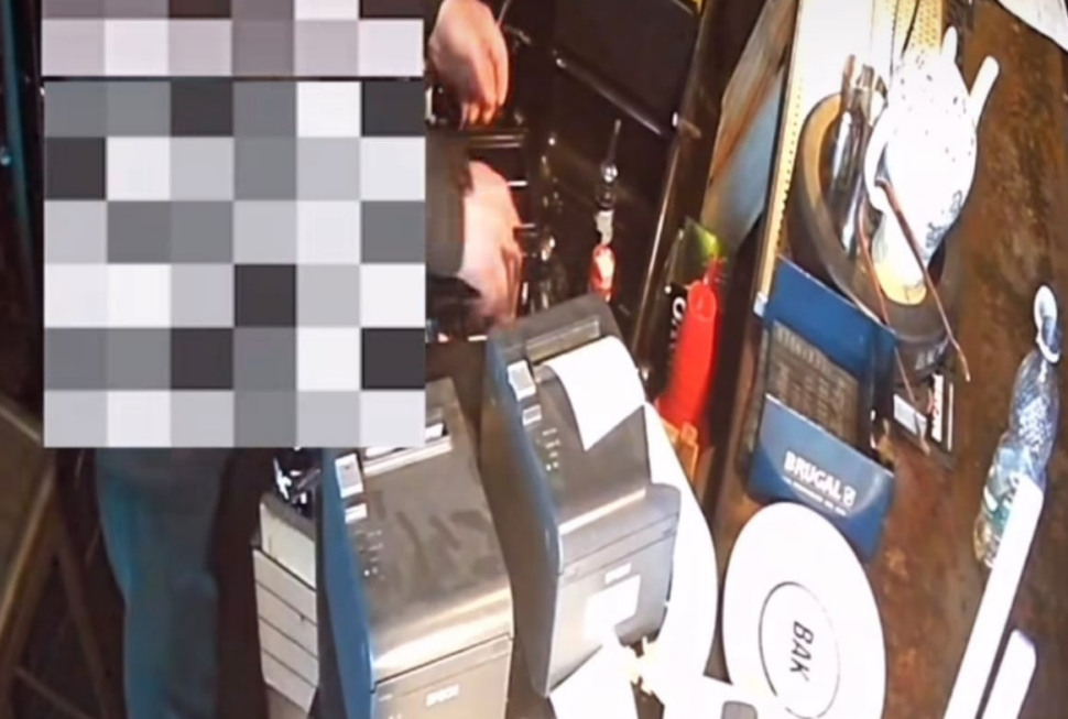 Bak & Bros. nel mirino dei ladri: scassinato e danneggiato lo storico locale nel centro di Cosenza 51 BAk & bros ladri