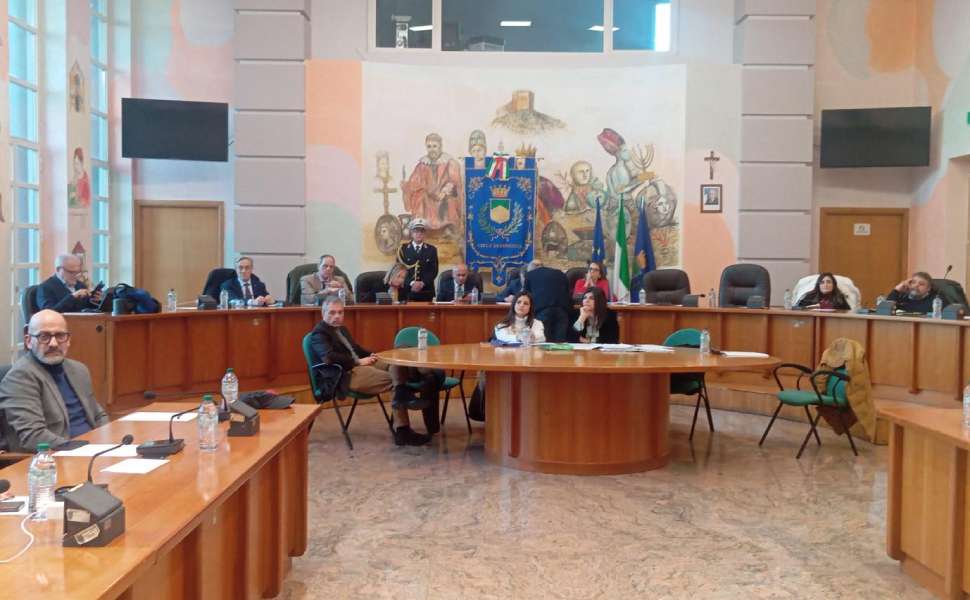 Il Consiglio comunale di Cosenza ridisegna tariffe e spazi pubblici, via libera alla “pace fiscale” 54 Consiglio comunale Cosenza 24 febb 2026 02
