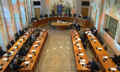 Cosenza: elezioni 2027, centrodestra compatto ma (per ora) senza candidato. Centrosinistra diviso tra Caruso, Orrico e De Cicco?