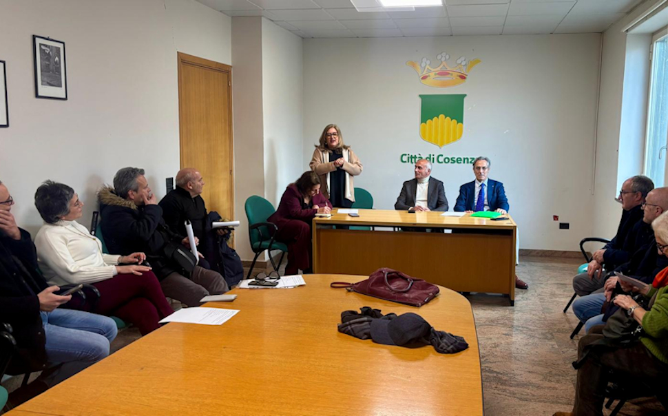 Commercio a Cosenza: programmazione, piano di rilancio e focus su viabilità, decoro e lotta agli abusivi 51 Consulta Commercio Cosenza