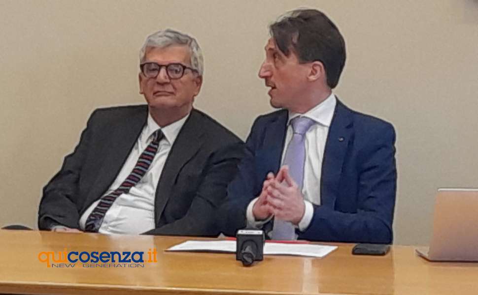 Unical e ospedale Annunziata: 2 nuovi sistemi robotici con IA potenziano il parco tecnologico 54 De Salazar e Greco rettore broncoscopio annunziata