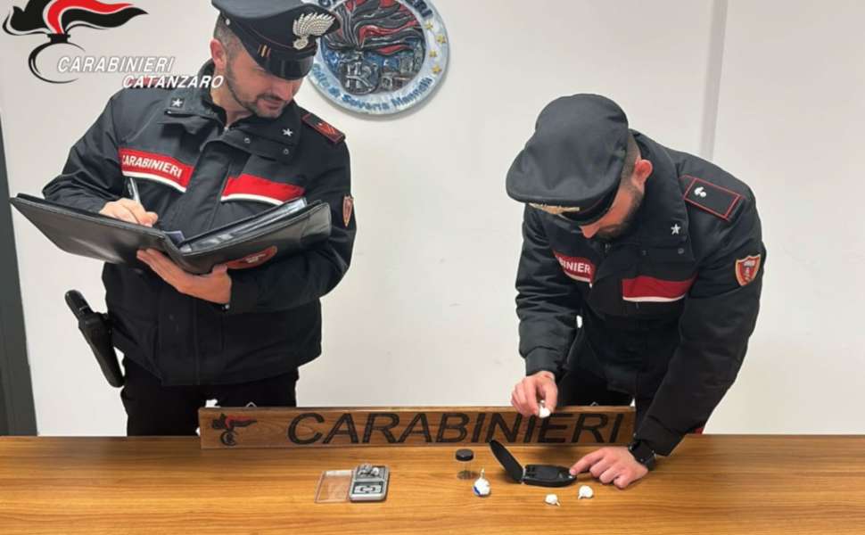 Droga domicilio soveria reventino carabinieri