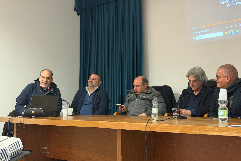 Emergenza erosione Tirreno Cosentino: 10 Comuni firmano un patto unitario storico per salvare la costa 52 Erosione Tirreno Cosentino patto sindaci