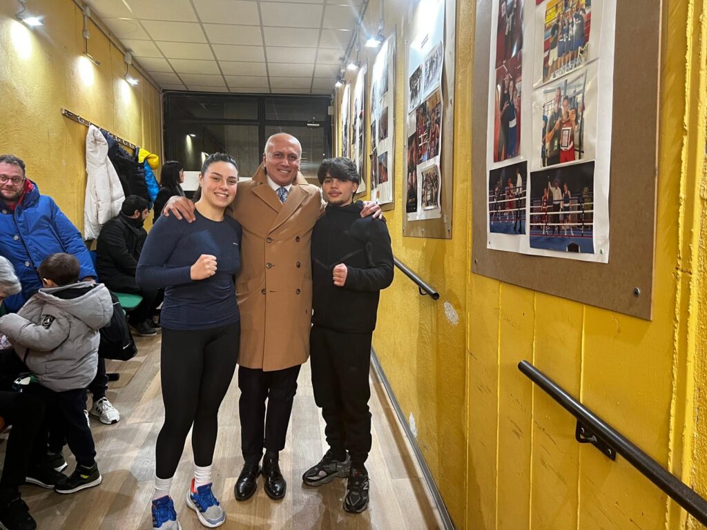 Trionfo europeo per Maria Laura Perrotta: la pugile cosentina conquista Francoforte 52 Franz-Caruso-con-Maria-Laura-Perrotta