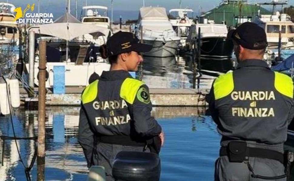 Blitz nel settore della nautica da diporto: "flagging out" e violazioni fiscali per oltre 500mila euro 52 Guardia di finanza mare nautica da diporto 03