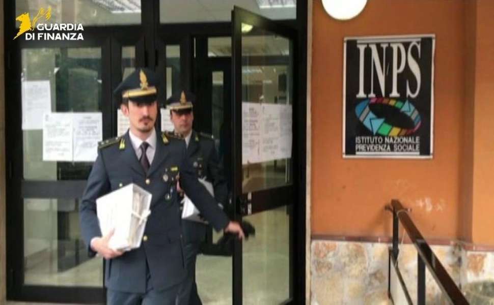 Maxi stretta contro il lavoro nero: scoperti 73 irregolari, 420 mila euro di sanzioni 51 Lavoro Nero - Guardia di finanza e Inps