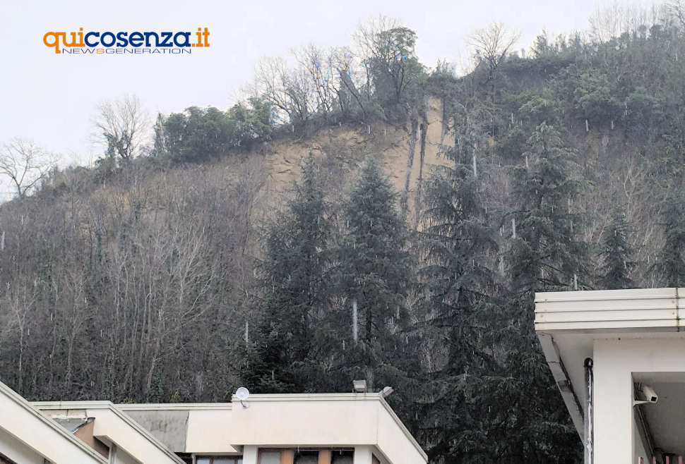 Cosenza, "Nessun pericolo imminente di frana sopra il liceo Telesio. Scuola domani regolarmente aperta" 51 Liceo Telesio Cosenza frana via siniscalchi2